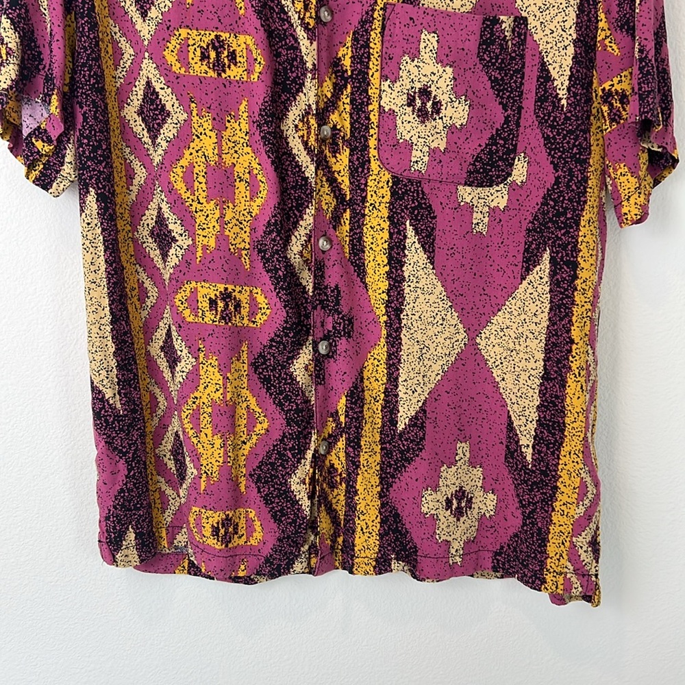 UO Urban Outfitters Diamond Stripe Short-Sleeve Rayon Shirt - Picture 4 of 13